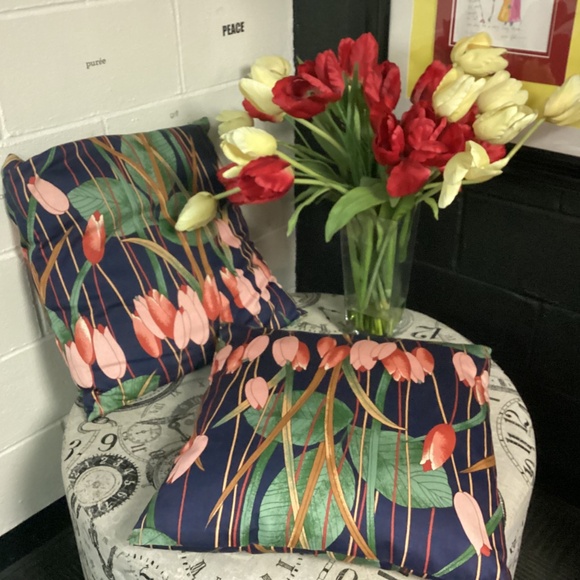 TULIP PILLOWS LARGE CUSTOM MADE.  MUST SEE - Picture 6 of 7